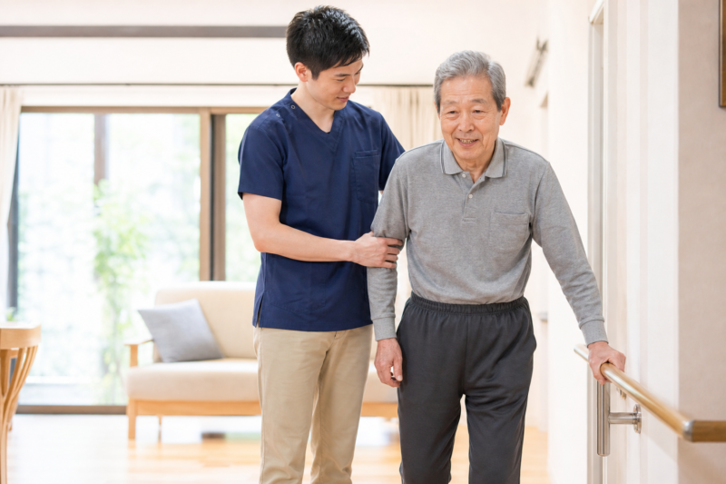 一番町で歩く速度が遅くなった方へ｜訪問リハビリで見直す歩行能力